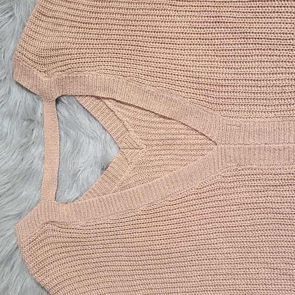 Open back Sweater - Picture 2 of 3